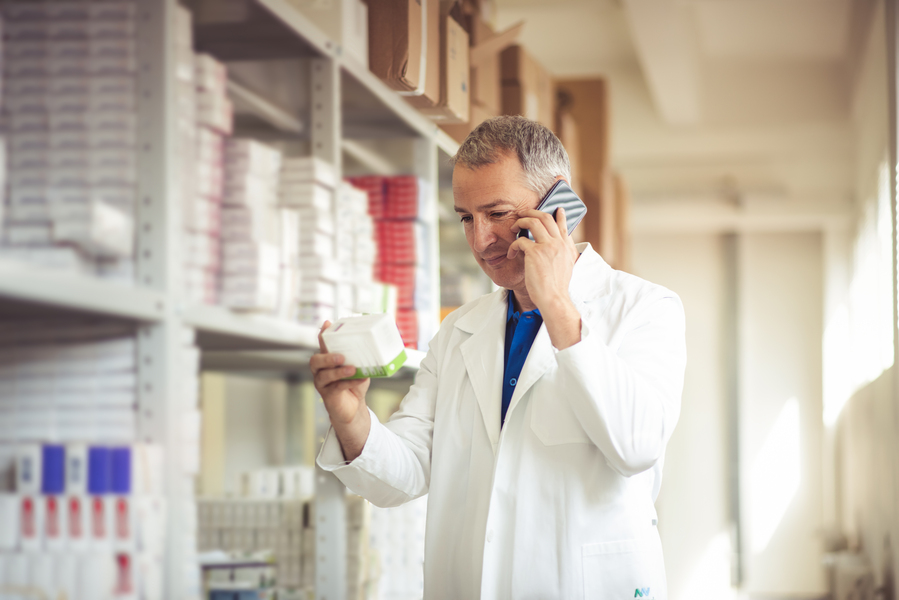 Dia do Farmacêutico: a importância desse profissional dentro dos hospitais